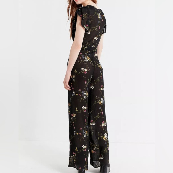 NWT Urban Outfitters UO Marie Prairie Wrap Jumpsuit Floral Print Size 10 - Picture 2 of 16